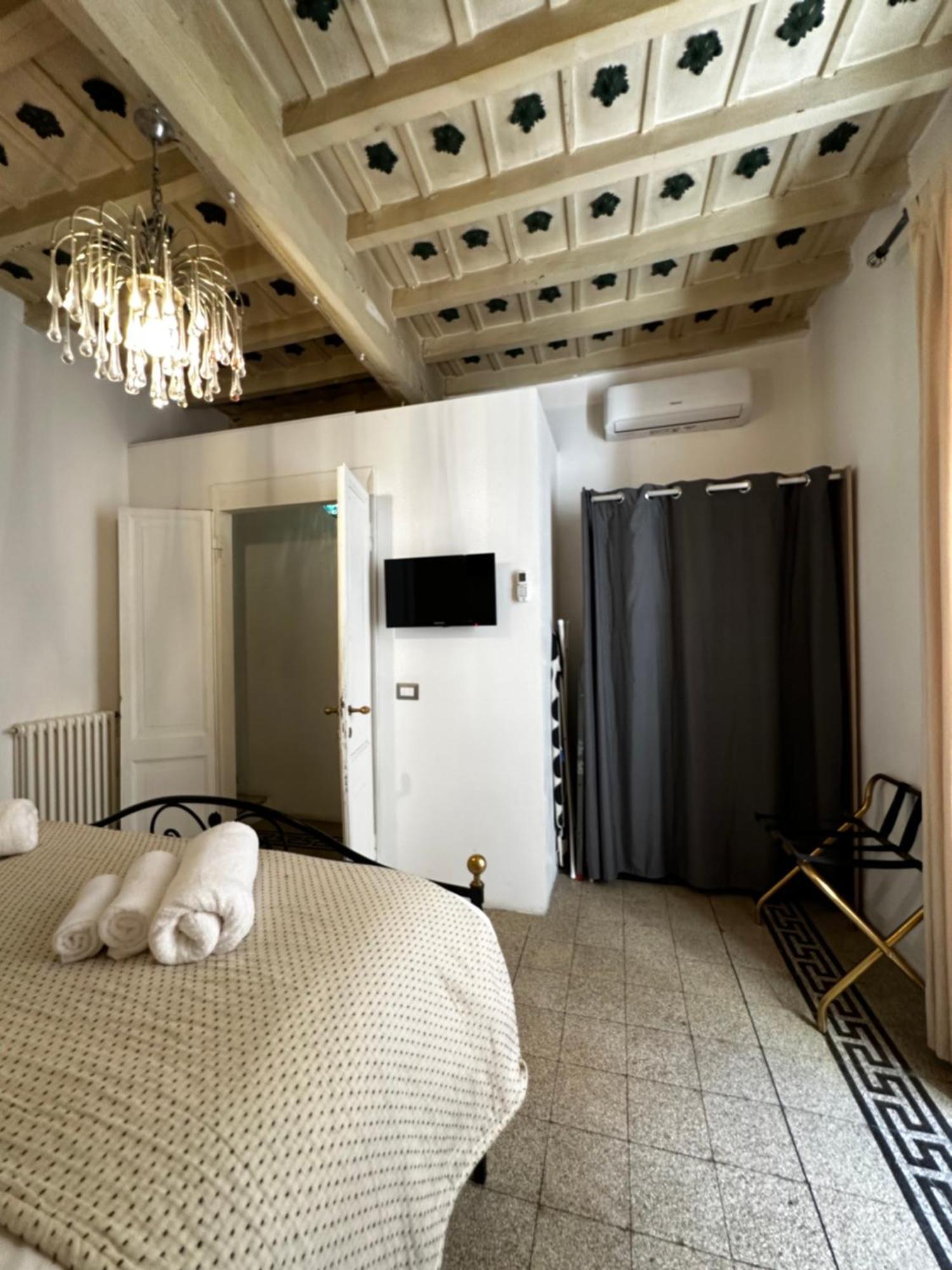 Sant'Elena Retreat Apartment โรม ภายนอก รูปภาพ