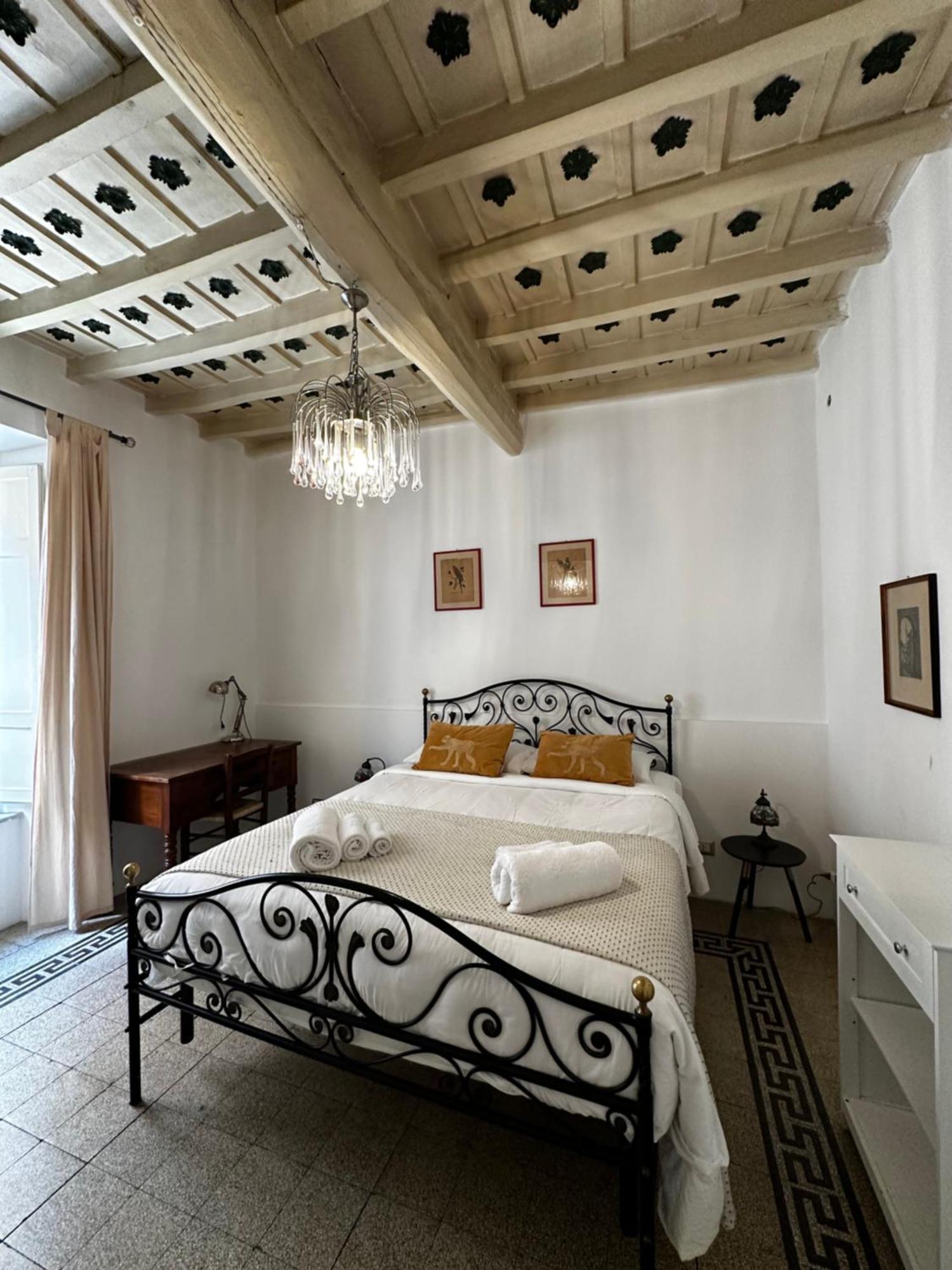 Sant'Elena Retreat Apartment โรม ภายนอก รูปภาพ